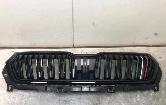 Front bumper upper radiator grill