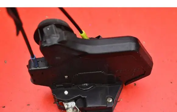 Toyota Avensis Verso Rear door lock