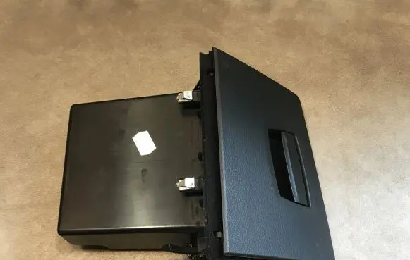 BMW 5 F10 F11 Glove box 9166699