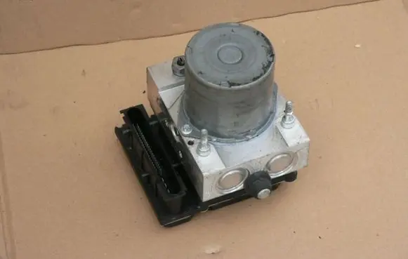 Land Rover Discovery 3 - LR3 ABS Pump 0265950472 0265235020