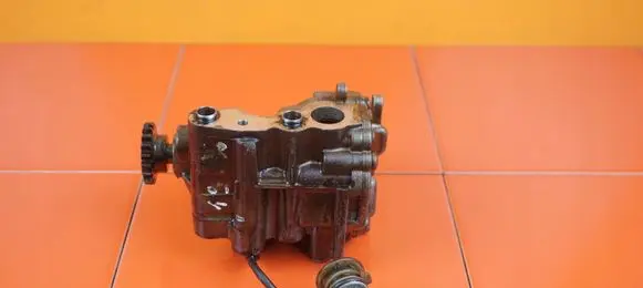 Mercedes-Benz A W169 Oil pump 150002257R 19MB6