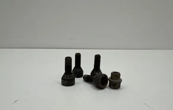 BMW 3 E90 E91 Anti-theft wheel nuts and lock