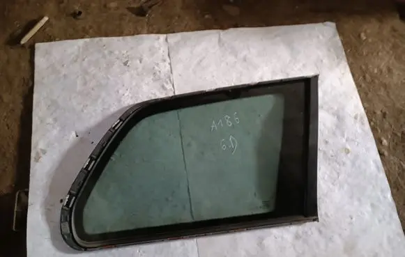 Volvo XC90 Rear side window AS2