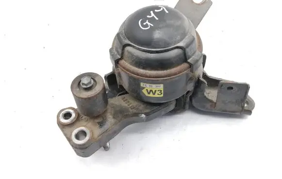 Toyota Yaris Engine mount bracket