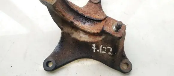 Volvo V50 Engine mounting bracket