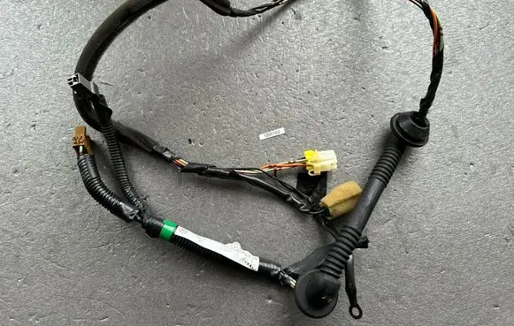 Nissan Patrol Y60 Rear door wiring loom 2405106J20