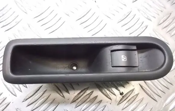 Renault Megane II Quarter vent window switch 