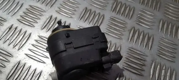 Headlight level adjustment motor