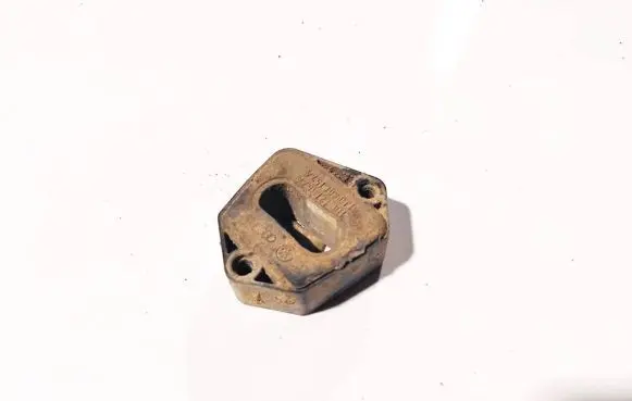 Radiator mount bracket