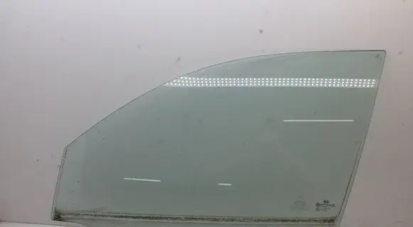 KIA Sorento Front door window glass four-door