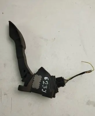 Toyota Avensis T270 Accelerator throttle pedal 7811002021 10007B 52256920759