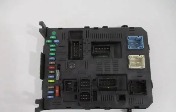 Citroen C4 I Central body control module 9664968980