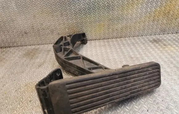 Mercedes-Benz S W140 Accelerator throttle pedal 1403011620