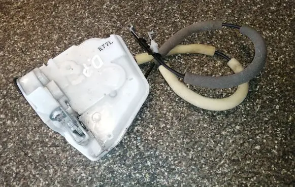 Mazda CX-3 Front door lock 6E18D0565 DB4S