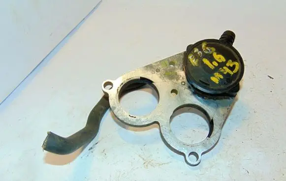BMW 3 E36 Breather valve 11157501567 7501567 11611739646