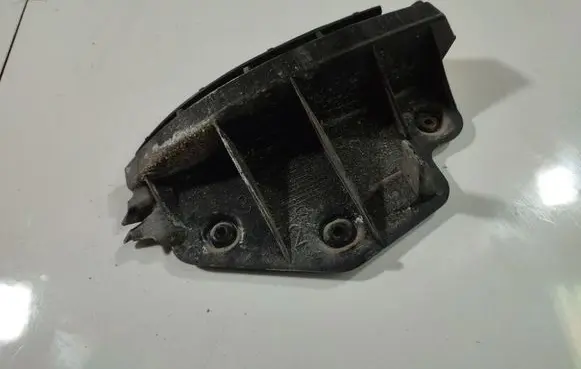 Front bumper mounting bracket