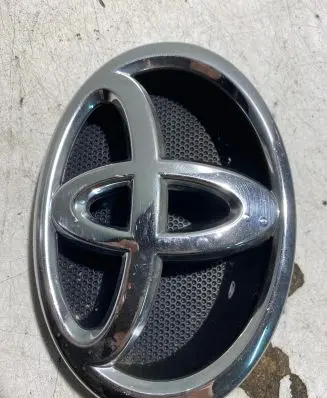 Toyota Avensis Verso Manufacturer badge logo/emblem 753110F030 9882M0010 461410610