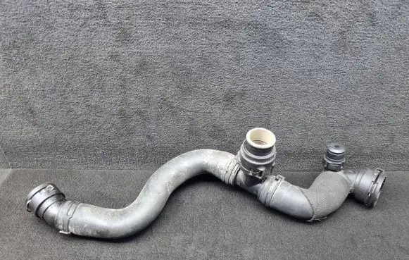 Land Rover Range Rover Sport L494 Engine coolant pipe/hose JPLA8260BC