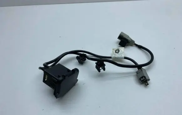 Dodge Charger AUX in-socket connector 68078226AC 20131122-1A