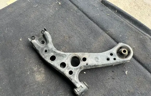 Toyota C-HR I Front lower control arm/wishbone