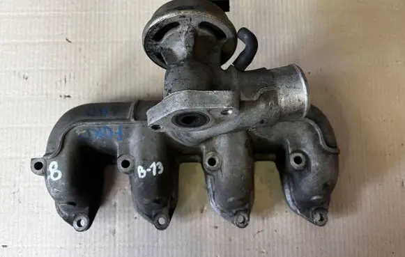 Ford Focus Intake manifold XS4Q9424AF