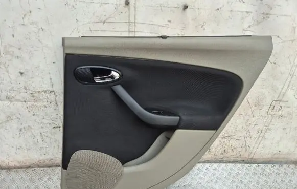 Seat Altea XL Rear door card panel trim 5P8861334 5P8867212 5P8867212A