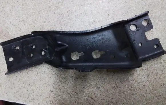BMW X1 U11 Radiator support slam panel bracket 8737259