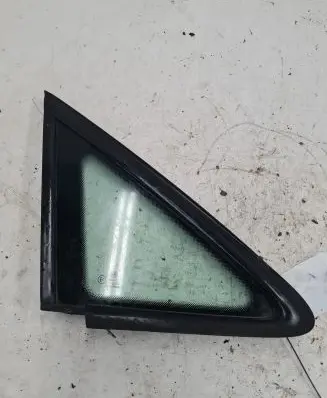 Volkswagen Touran I Front door vent window glass four-door 