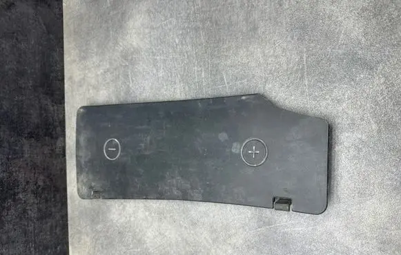 Audi A6 S6 C5 4B Battery box tray cover/lid 4B1819422
