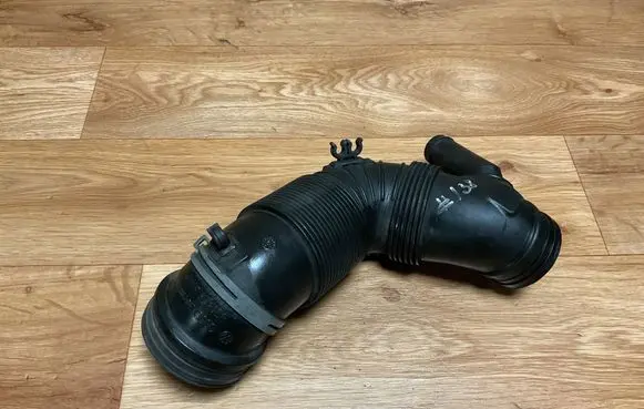 Volkswagen PASSAT B6 Air intake hose/pipe 3C0129654P