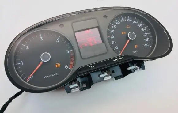 Volkswagen Polo V 6R Speedometer (instrument cluster) 6RF920860A