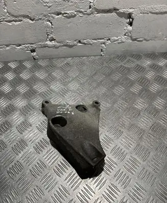 BMW 1 F20 F21 Engine mounting bracket 6788611