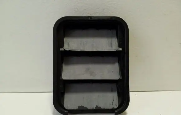 Nissan Qashqai J12 Quarter panel pressure vent 768046RS0A
