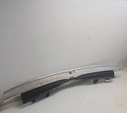Trunk/boot sill cover protection