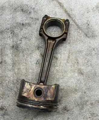 Volkswagen Golf IV Piston 050D