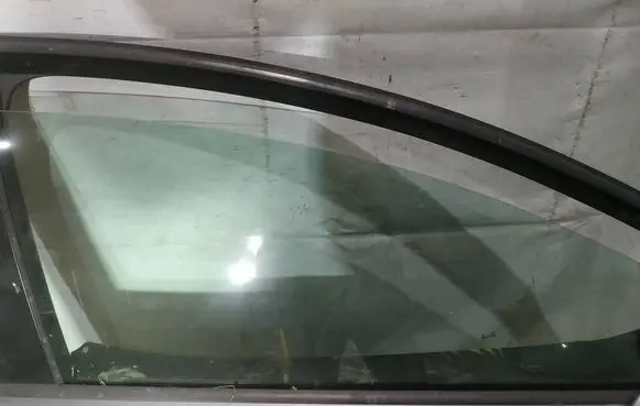 Volkswagen Golf Plus Front door window glass four-door as2