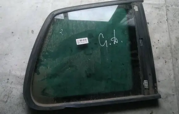 Volkswagen Touran I Rear side window as3