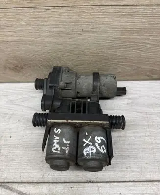 BMW 5 E39 Coolant heater control valve 8374994
