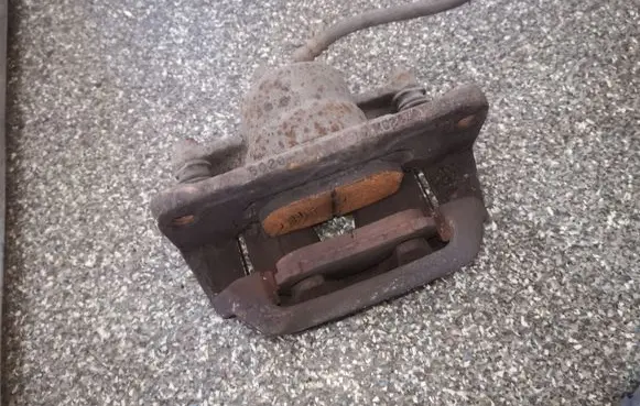 Toyota Avalon XX20 Front brake caliper