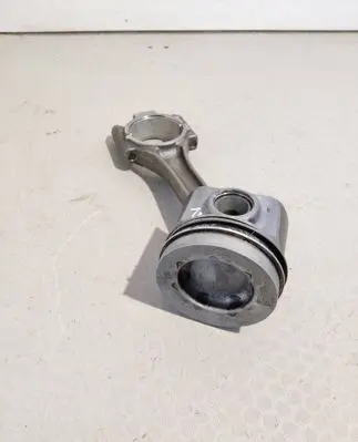 Volkswagen PASSAT B8 Piston with connecting rod 04L107065D