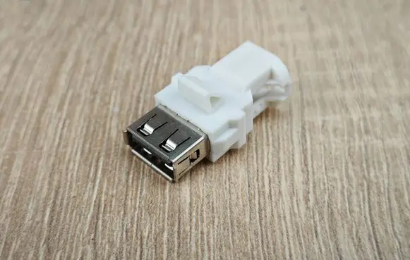 BMW 5 G30 G31 G38 USB socket connector 9390501