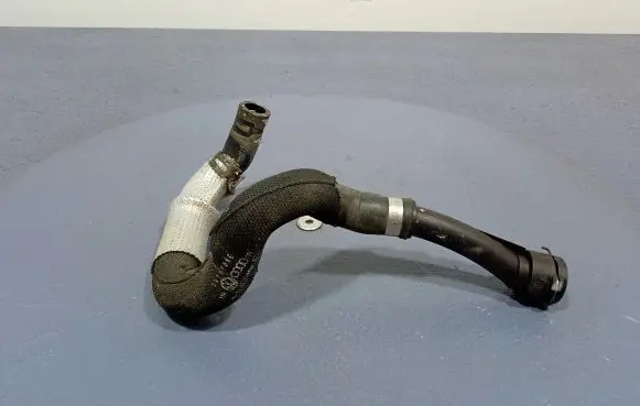 Volkswagen Touareg II Engine coolant pipe/hose 7P6122109C