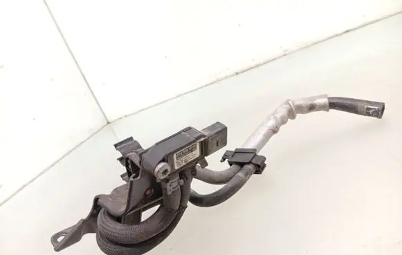 Volkswagen PASSAT B7 Exhaust gas pressure sensor 076906051B