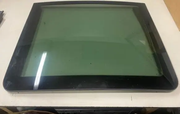 BMW 5 E60 E61 Sunroof glass 7118858