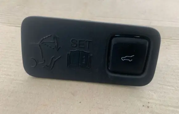 Tailgate opening switch