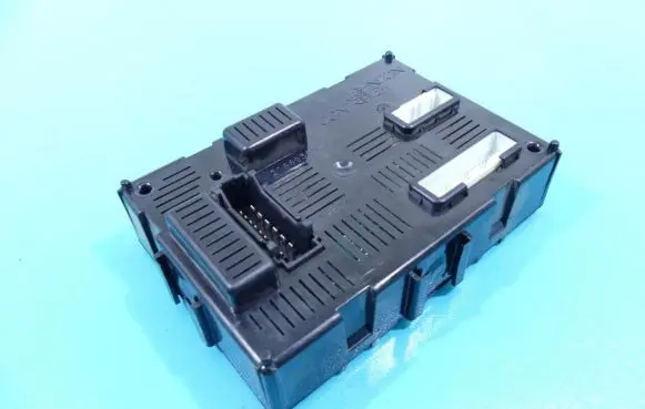 Renault Clio III Central body control module 8200652284B IMPRK1343051