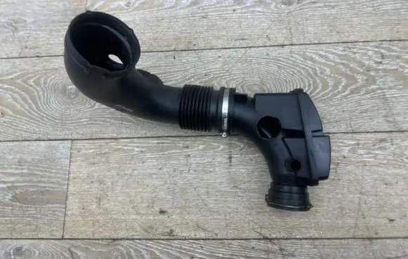 BMW 1 F20 F21 Intake resonator 70601488
