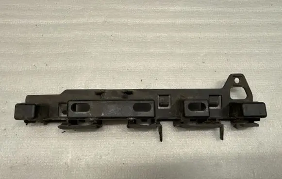 BMW 5 G30 G31 Front bumper mounting bracket 7387342