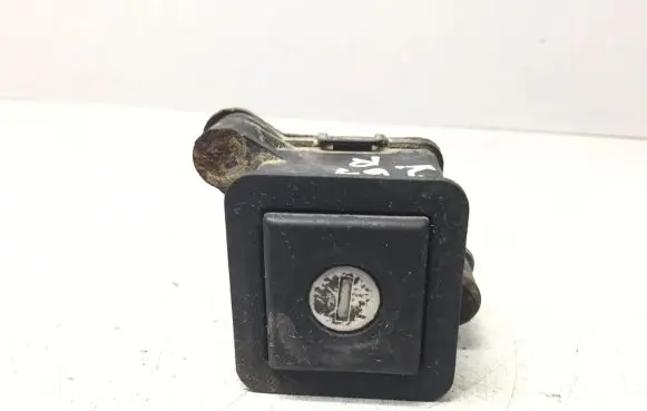 Volkswagen PASSAT B3 Tailgate exterior lock 357827571