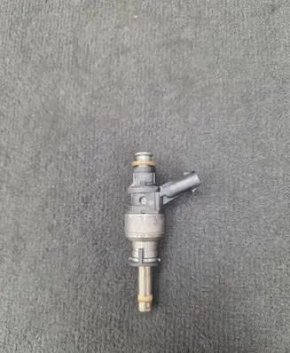 Audi A7 S7 4G Fuel injector 06E036L 06E906036L 06E906036AM
